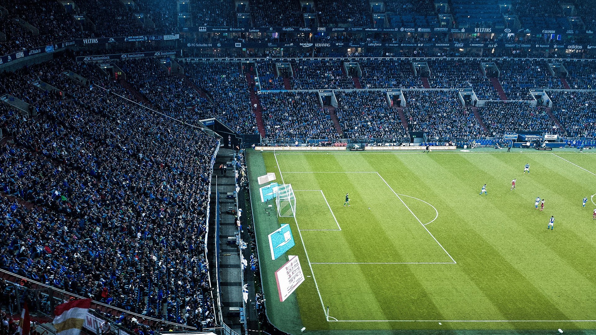 皇家社会中场组织者引领团队攻势，皇家社会阵型